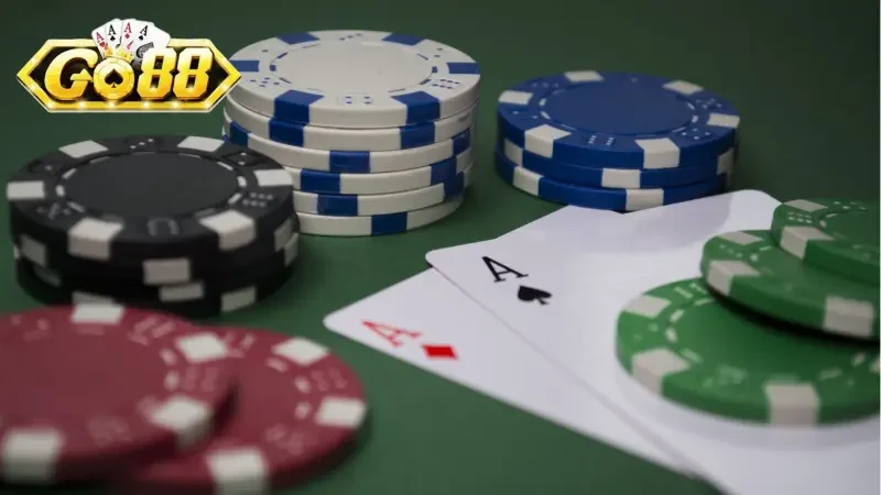 Anh em nên chú ý đến các hành động của đối thủ khi chơi Poker
